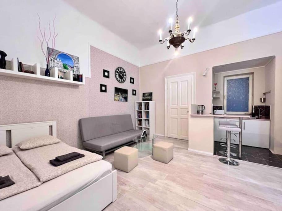 Urban Escape-Cozy Studio in city center