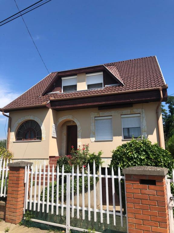 István Apartman