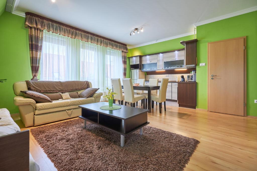 Rosalie Apartman Hajdúszoboszló 7 percre a fürdőtől