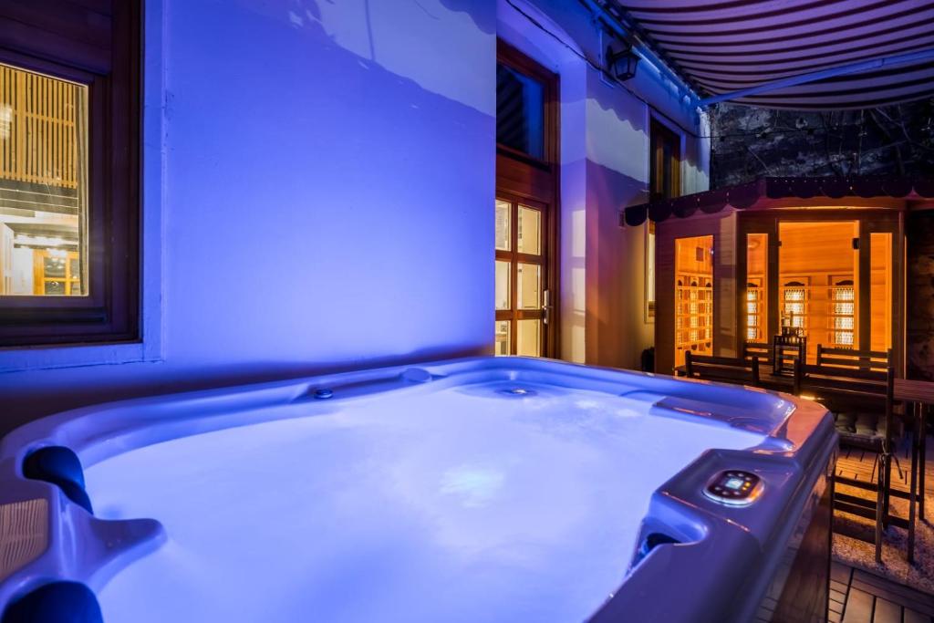 Wellness Wonderland: Garden, Sauna, Jacuzzi in CBD