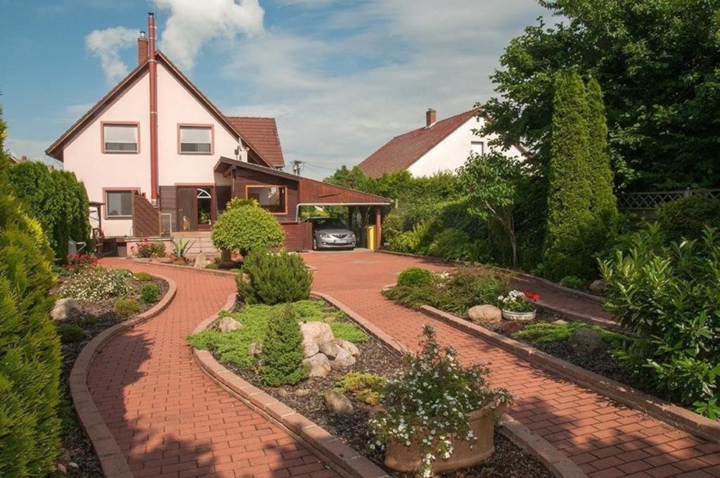 Wohnung mit Garten, Grill und Gemeinschaftspool