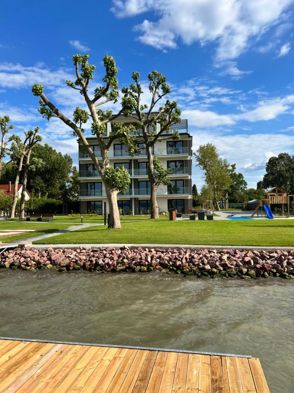 Platán Garden közvetlen vízparti apartman