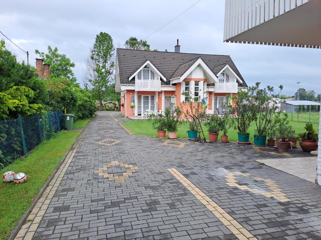 Alinka Apartmanház