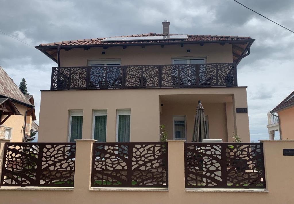 Dodi Apartmanház